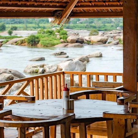 Leo Woods Hampi River View Hotel Buitenkant foto