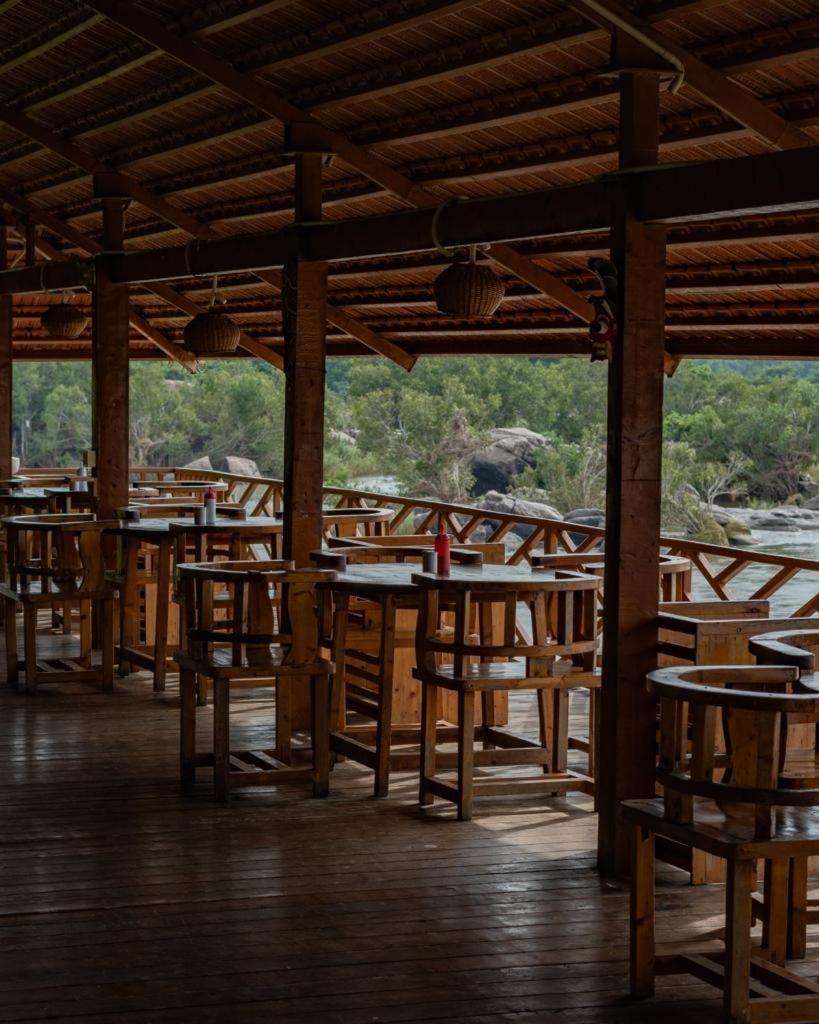 Leo Woods Hampi River View Hotel Buitenkant foto