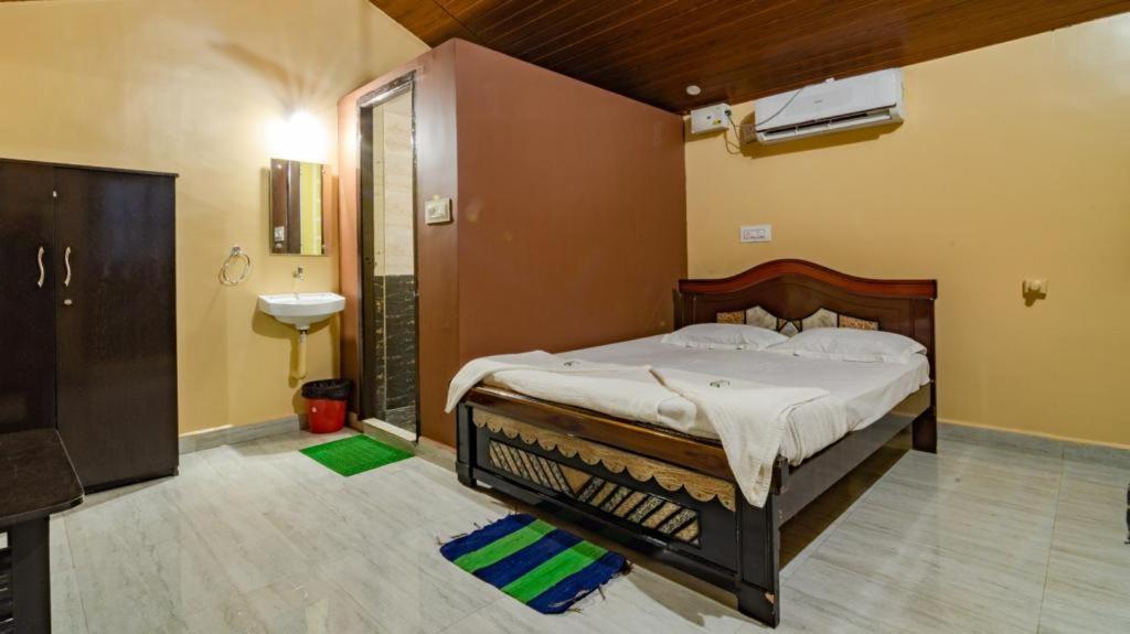 Leo Woods Hampi River View Hotel Buitenkant foto